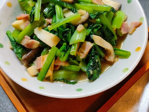 ベーコンの旨味で!小松菜とキノコの甘辛炒め♪